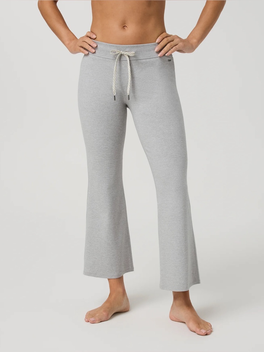 Vuori Slim Flare Ankle Pant